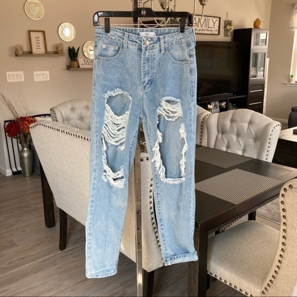💋 Adika mom boyfriend distressed ripped jeans 👖 medium